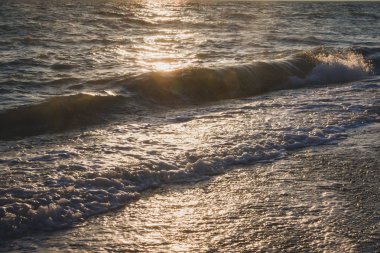 Yaz aylarında akşam deniz günbatımı