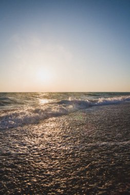 Yaz denizde güzel gün batımı