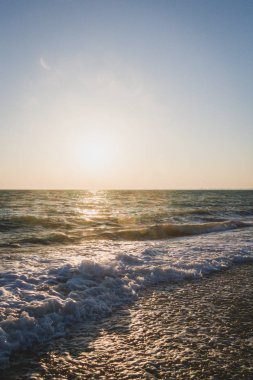 Yaz denizde güzel gün batımı