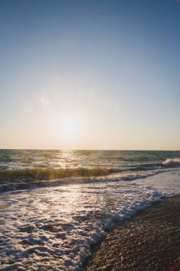 Yaz denizde güzel gün batımı