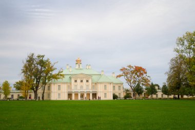 Lomonosov üst Park Menshikov sarayda bir görünümünü