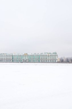 Neva Nehri üzerinde buz gibi hava kışın.