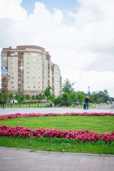La zona central de la ciudad de Lomonosov en San Petersburgo en t — Foto de Stock