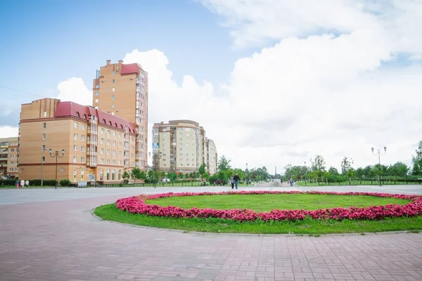 Центральная площадь города Ломоносова в Санкт-Петербурге в — стоковое фото