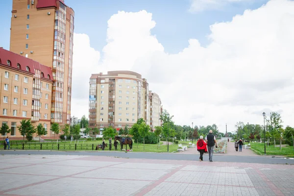 La zona central de la ciudad de Lomonosov en San Petersburgo en t — Foto de Stock