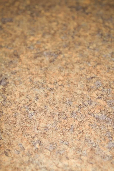 Balcão de bancada marrom na cozinha embutida — Fotografia de Stock