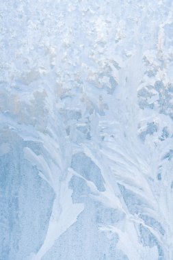 Kış soğuk desenleri donmuş buz penceresinde