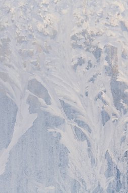 Kış soğuk desenleri donmuş buz penceresinde