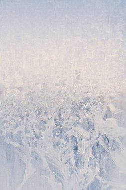 Kış soğuk desenleri donmuş buz penceresinde