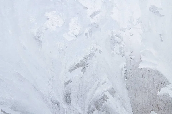 Patrones helados de invierno en la ventana de hielo congelado —  Fotos de Stock