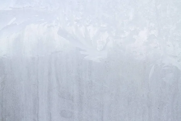 Patrones helados de invierno en la ventana de hielo congelado —  Fotos de Stock