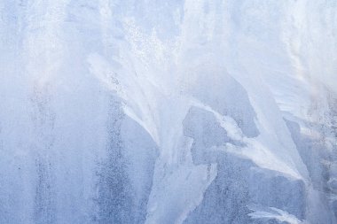 Kış soğuk desenleri donmuş buz penceresinde