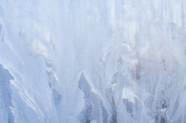 Kış soğuk desenleri donmuş buz penceresinde