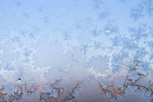 Χειμώνα frosty μοτίβα στο παράθυρο κατεψυγμένο πάγος — Φωτογραφία Αρχείου