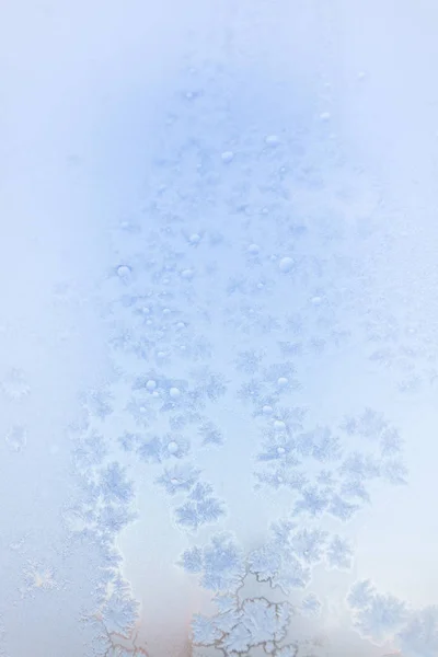 Patrones helados de invierno en la ventana de hielo congelado —  Fotos de Stock