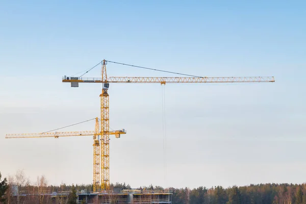 Construção de um novo complexo residencial em Lomonosov ao pôr-do-sol — Fotografia de Stock