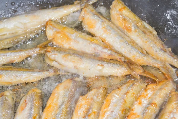 Cozinhar peixe frito cheirava a farinha — Fotografia de Stock