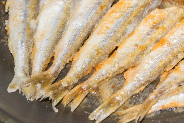 Cozinhar peixe frito cheirava a farinha — Fotografia de Stock