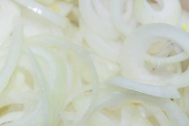 Doğranmış soğan halkaları yalanlar üzerine kurulu