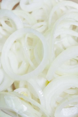 Doğranmış soğan halkaları yalanlar üzerine kurulu