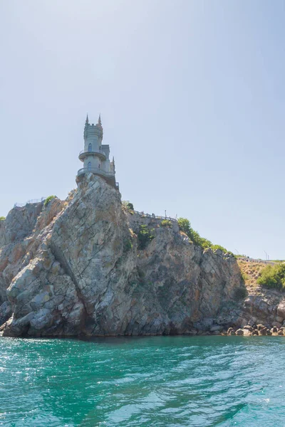 2019年7月2日于克里米亚雅尔塔市 克里米亚城堡燕窝在岩石上的著名位置 — 图库照片