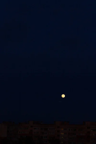 Uma Lua Brilhante Céu Negro Noite — Fotografia de Stock