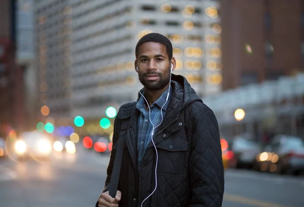 Portrait of African American man listening to music in the city — Stock Photo, Image