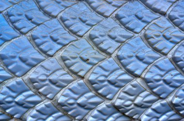 Tapınak o içinde yer alan antik duvar, mavi fayans çatı