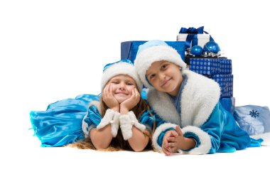 hediye kutuları tutarak kostüm küçük çocuklarda.