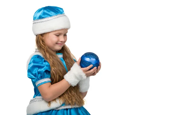 コスチューム クリスマス ツリーにおもちゃを保持している小さな子供 — ストック写真