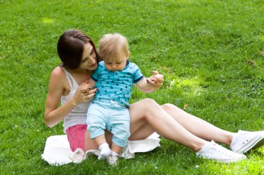 Anne ve oğlu birlikte vakit