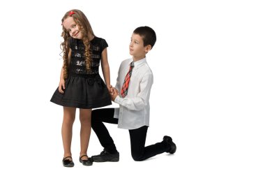 küçük çocuklar arasında romantik ilişki.