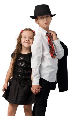 küçük çocuklar arasında romantik ilişki.