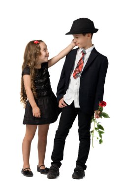 küçük çocuklar arasında romantik ilişki.