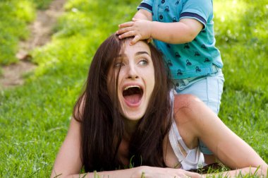 Anne ve oğlu birlikte vakit