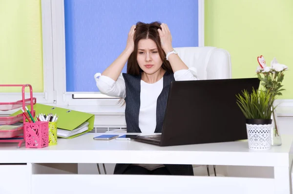 Büroangestellte unter Stress — Stockfoto