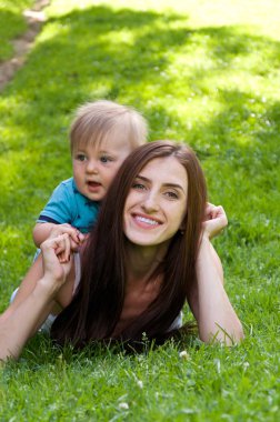 Anne ve oğlu birlikte vakit