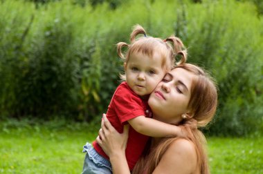 Anne ve kızı doğada bir hafta sonu geçirmek