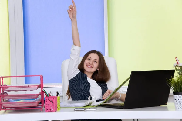Affärskvinna är framgångsrik med jobb. prestation i AF — Stockfoto