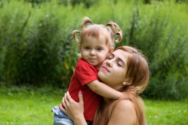 Anne ve kızı doğada bir hafta sonu geçirmek