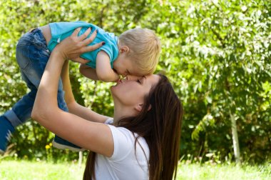 Anne ve oğlu birlikte vakit
