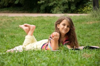 Küçük okul çocukları doğa bir kitapta okumuştum. Akıllı küçük öğrenci