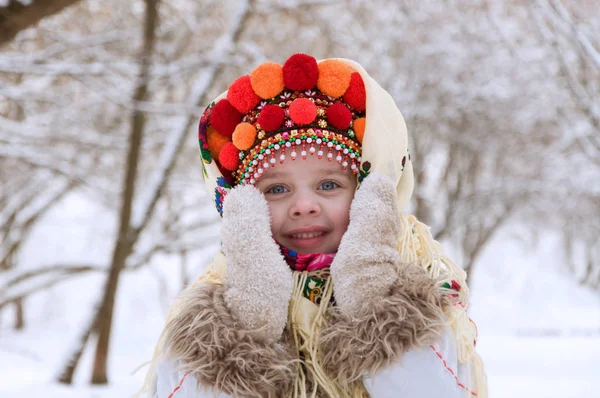 Little girl in winter forest. dressed in the Ukrainian national — Stock Photo, Image