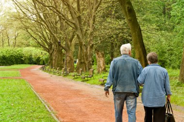 Emekli insanlar bir çift aktif olarak hayatlarını yaşayan. Kalemler