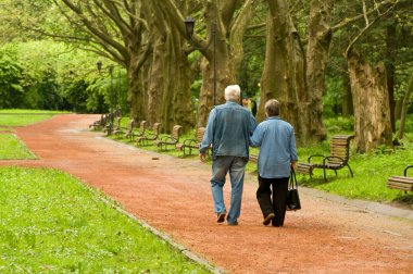 Emekli insanlar bir çift aktif olarak hayatlarını yaşayan. Kalemler