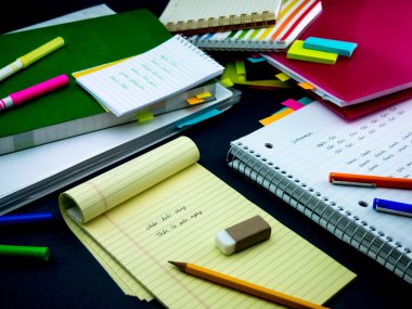 Yeni dil yazma kelime birçok kez üstünde belgili tanımlık defter öğrenme; 