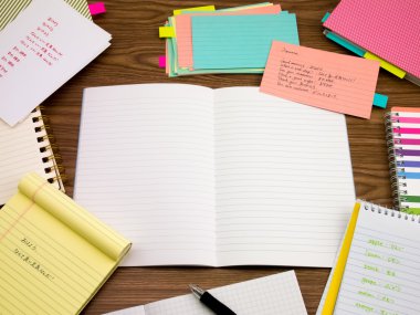 Japonca; Yeni dil yazılı kelime üstünde belgili tanımlık defter öğrenme