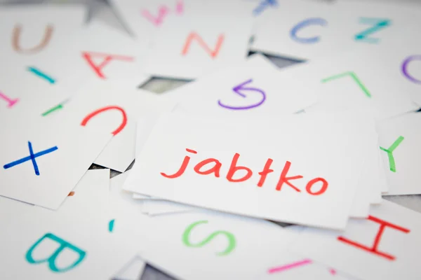 Polaco; Aprender la nueva palabra con las tarjetas del alfabeto; Escribir una — Foto de Stock