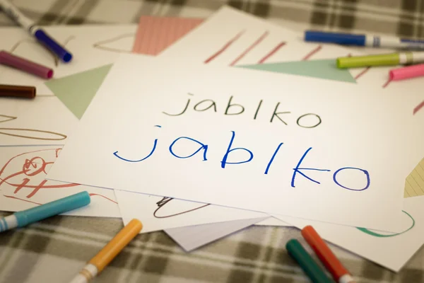 Checo; Niños escribiendo el nombre de las frutas para la práctica — Foto de Stock