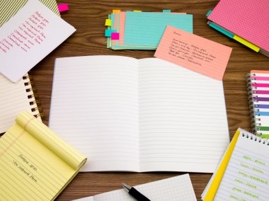 Rus; Yeni dil yazılı kelime üstünde belgili tanımlık defter öğrenme